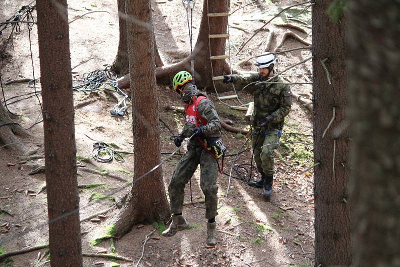 V Jeseníkách se konal další ročník armádní soutěže Winter Survival.