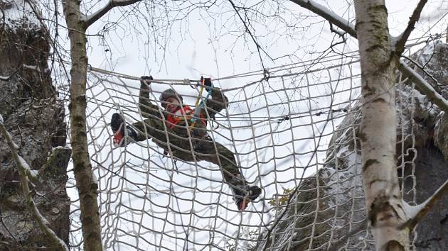 Winter Survival je Mezinárodní mistrovství Armády ČR v zimním přírodním víceboji. Začíná v neděli na Ovčárně pod Pradědem, a soutěžní výmy budeme v Jeseníkách potkávat až do konce ledna.