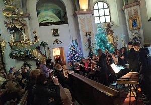 Pražské Jezulátko a zpívání koled v polském kostele v Opawici nedaleko Krnova 22. ledna 2023.