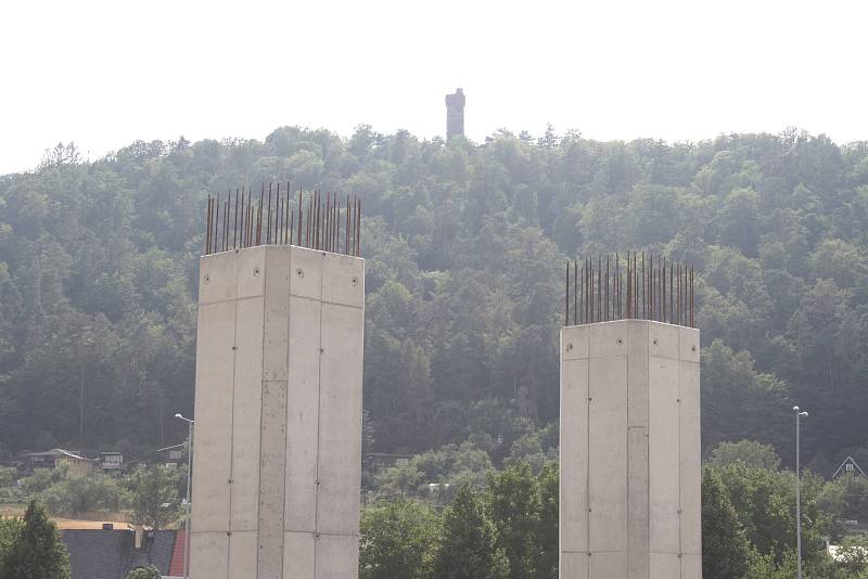 Práce na obchvatu Krnova postupují rychle. Jak bude dopravní systém fungovat po jeho dokončení?