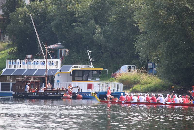 Na Slezské Hartě se už pošesté jel závod dračích lodí, který se stal největším závodem svého druhu v Moravskoslezském kraji.