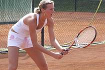 Mladé tenisové naděje v Krnově se dnes svému koníčku mohou věnovat hlavně díky odhodlání a píli zakladatelů krnovského tenisu.
