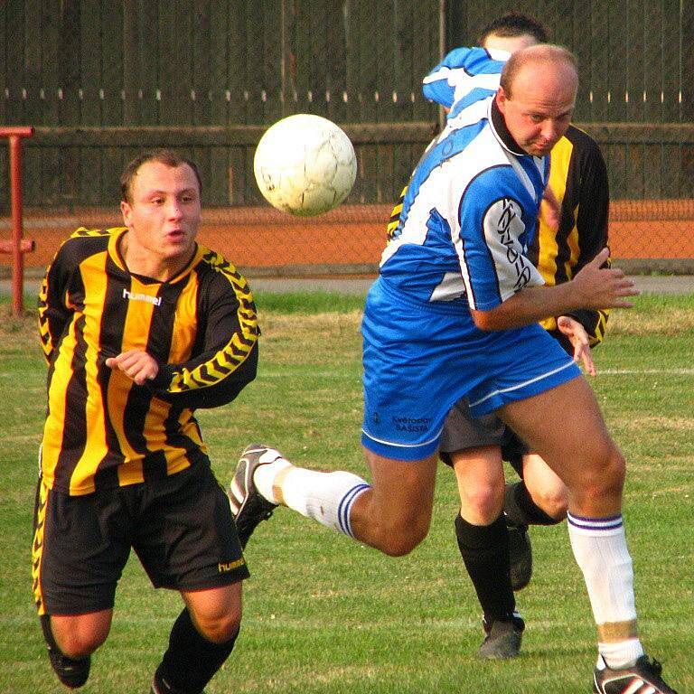 Okresní derby v Chomýži skončilo bezbrankovou remízou.