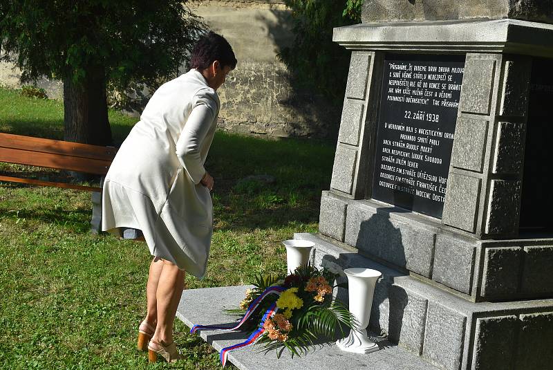 Starostka Liptaně Blanka Klimošková uctila ochránce hranic, kteří byli zastřeleni  22. září 1938.  Přidali se i fanoušci Osoblažky.