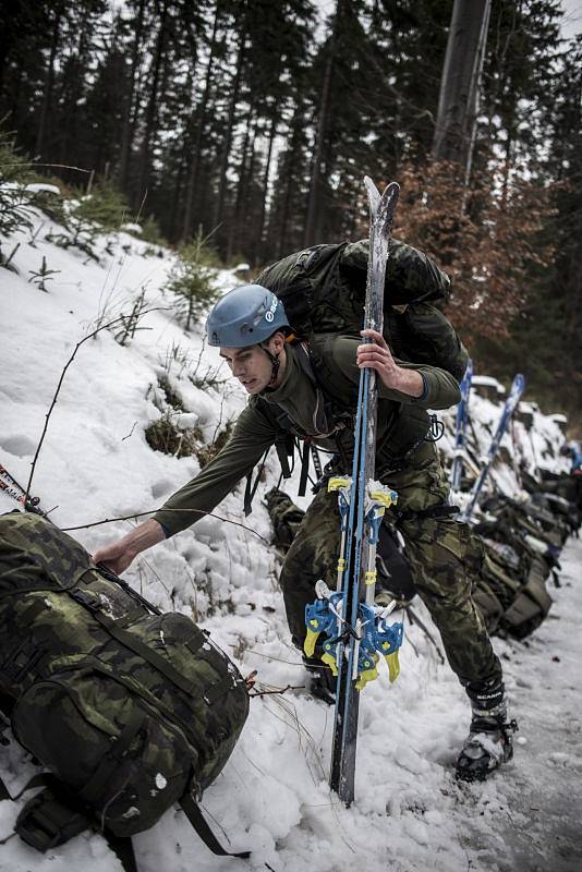 Druhým dnem pokračovalo 26. ledna armádní klání tříčlenných družstev Winter Survival v pohoří Hrubého Jeseníku, kterého se účastní 60 vojáků z ČR i zahraničí.