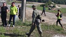 Úzkokolejka Osoblažka se vrátila do března 1945 díky fanouškům vojenské historie. Ti názorně předvedli cestujícím, co se zde mohlo odehrávat v posledních dnech války.