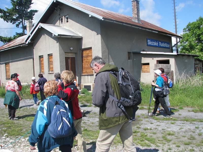 Slezské Rudoltice  dnes mají třetí nejkrásnější nádraží v České republice. Pojďme se ohlédnout do minulosti, co tomu předcházelo.