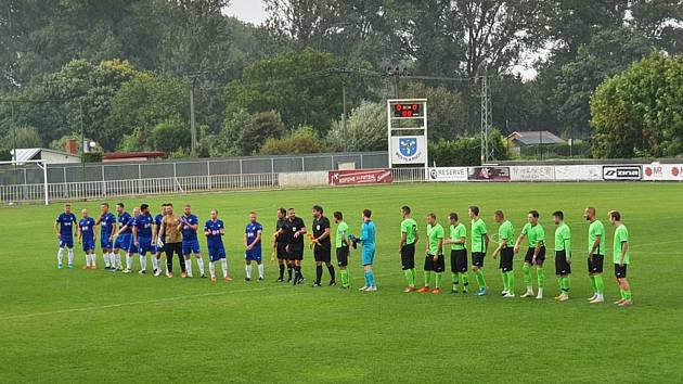 Lídr fotbalového krajského přeboru hostil v 7. kole Hlubinu a potvrdil roli favorita. Krnov domácí zápas vyhrál 2:0.