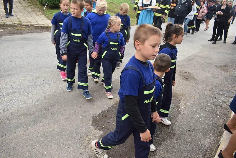 Hlinka přivítala návrat Rytíře. Dobrovolní hasiči připravili obřad žehnání praporu a oslavili 75 let od své jednotky. Vše uzavřela zábava Hlinka buduje, zpívá a tančí. Září 2021.