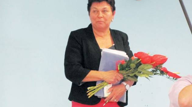 Marie Můčková na Městský úřad v Krnově nastoupila 1. 9. 1990. Po čtvrtstoletí dobré práce na radnici odchází na zasloužený odpočinek za potlesku zastupitelstva.