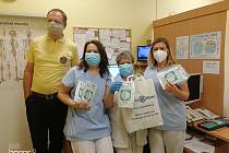 Rotary cluby v březnu 2020 zorganizovaly dovoz 15 000 respirátorů z Číny. Celkem 13 800 jich zdarma rozdaly v Moravskoslezském kraji nemocnicím a těm, kteří pečují o seniory.