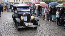 Rallye kolem Slezské Harty 2009, jejíž druhý ročník startoval na náměstí Míru v Bruntále, přilákala nejen desítky veteránů, ale také hojný počet místních obyvatel, kteří obdivovali krásu nablýskaných historických vozidel.