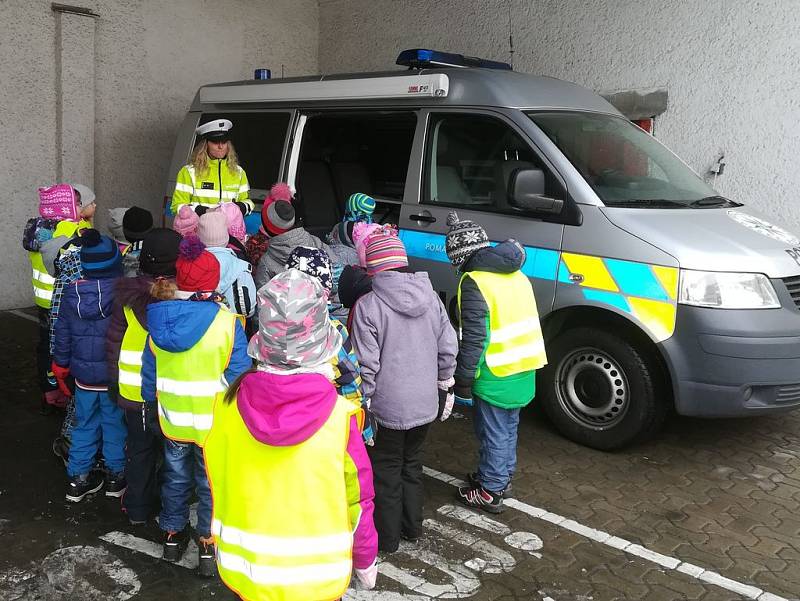 Čtení Policejních pohádek.