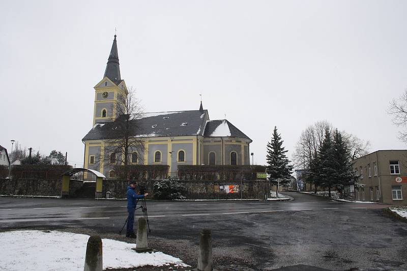 Ve Dvorcích byl klid. Kromě toho, že v sobotu 13. dubna napadl sníh a že v Olomoucké ulici osobní auto sjelo do příkopy, se ve Dvorcích nic zajímavého nestalo.