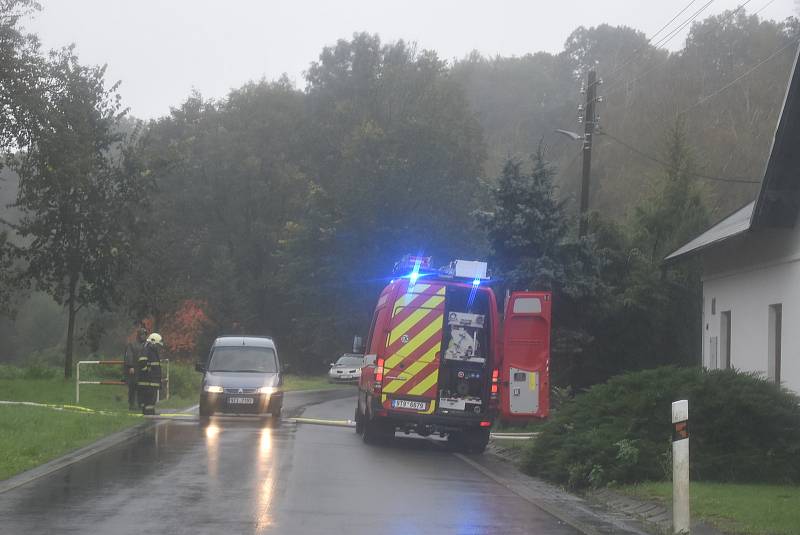 Situace na Osoblažsku je specifická tím, že se rozvodnila nejen řeka Osoblaha, ale i drobné potůčky a příkopy. Voda se valí po polních a lesních cestách a vytváří laguny.