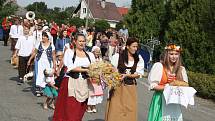 Dříve jsme byli zvyklí jezdit na dožínkové slavnosti do Polska. Nejdřív se tato tradice vrátila do Slezských Rudoltic. Rudoltické dožínky si našly řadu příznivců a dnes už patří k nejvýznamnějším událostem roku.