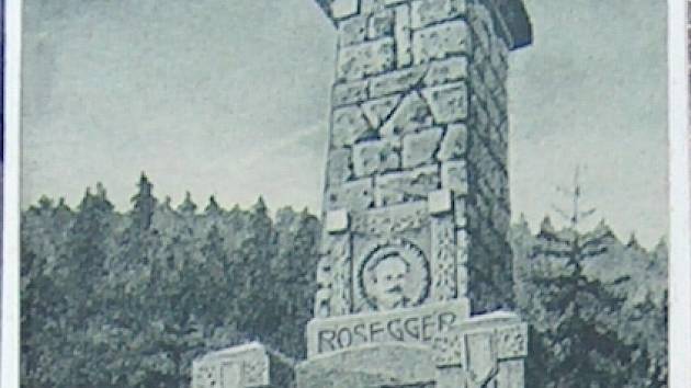 Nad krnovským nádražím se tyčí Bezručův vrch, kterému dominuje kamenný památník Mohyla Petra Bezruče. Původně ale nesl jméno jiného literáta – rakouského spisovatele Petera Roseggera. 