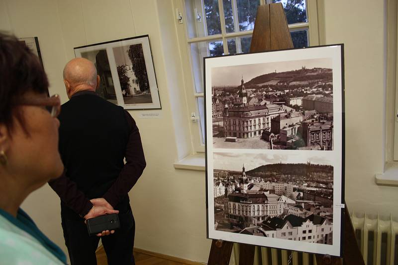 Pohledy na Krnov se jmenuje výstava zvětšenin archivních snímků a pohlednic. Je to také stejnojmenná publikace, která byla pokřtěna na vernisáži.