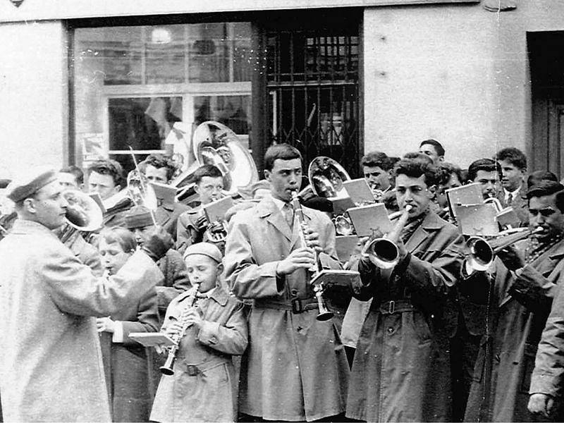 Krnov už prožil se svým orchestrem celé půlstoletí. Dechový orchestr mladých zahrál poprvé na veřejnosti 1. května 1962 pod taktovkou svého zakladatele a dlouholetého uměleckého vedoucího Karla Dospivy.