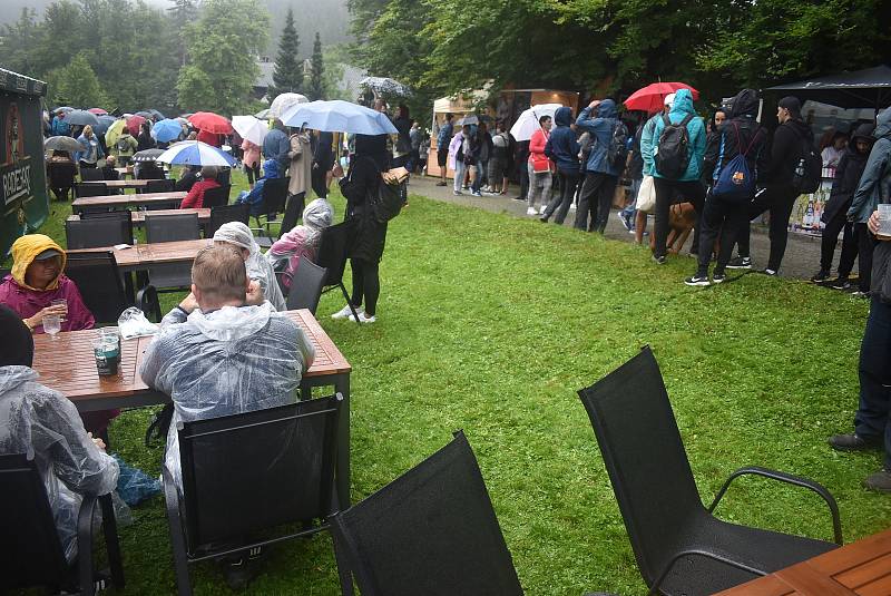 Gastrofestival Pojez v Karlově Studánce byl plný deště a dobrého jídla. 13. 8. 2022