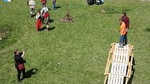 Společenství severských pánů vyrobilio několik vynálezů podle plánů Leonarda da Vinci. Návštěvníkům zámku v Hošťálkovech v sobotu 18. května vysvětlili, jak fungují.