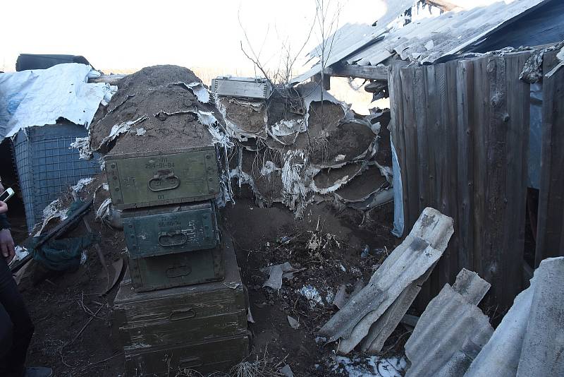 Pozorovatelská pozice ukrajinské armády v oblasti kontaktu se separatisty.