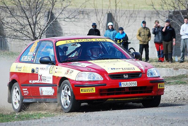 Také letos projížděla Novojičínskem Valašská rally. Takto to vypadalo u Závišic.