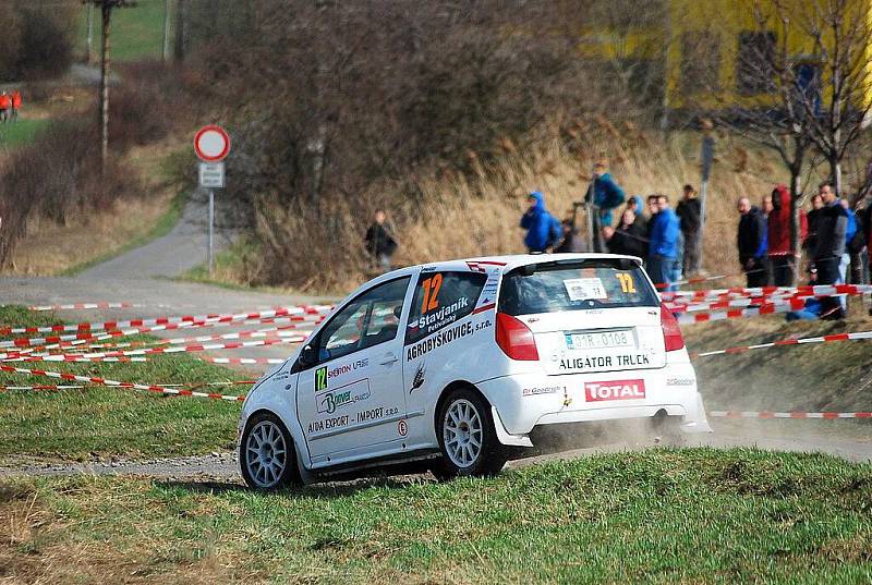 Také letos projížděla Novojičínskem Valašská rally. Takto to vypadalo u Závišic.