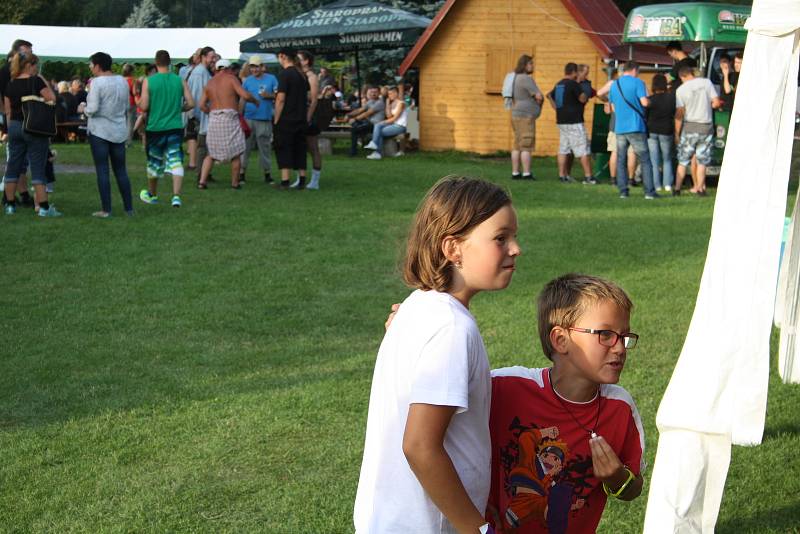 Šestý ročník rodinného festivalu Rockem proti přehradě v Nových Heřminovech.