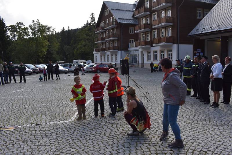 Slavnostní žehnání nového hasičského auta v Karlově Studánce, 26. září 2019.