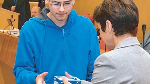 Mezi postupující do finále v Míčovně Pražského hradu v Praze, se probojoval také student Dominik Krasula z Gymnázia v Krnově.