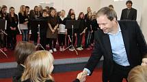 S mírným zpožděním přijel ve čtvrtek do Bruntálu ministr školství, mládeže a tělovýchovy Marcel Chládek.