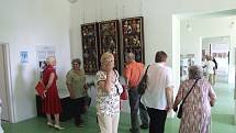 Davy lidí zavítaly na slavnostní zahájení Mezinárodního kulturního léta 2008 na zámek do Linhartov. Nové expozice doplněny o zajímavá vystoupení byly pro návštěvníky magnetem.