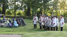 Zlatohorská císařská garda ukončila salvou z pušek a výstřely z děl letošní golfovou sezonu ve Městě Albrechticích.