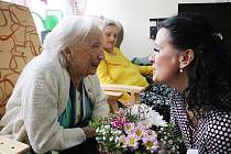V Domově pro seniory Krnov oslavila 104. narozeniny nejstarší občanka Krnova: paní Hildegarda Zebišová. Narodila se v Krnově Kostelci 10. listopadu 1919.
