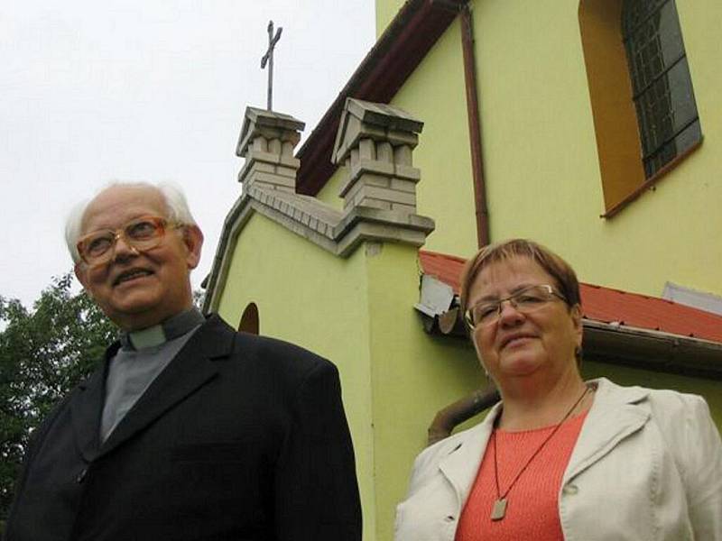 Děkan Ludvík Kus působil na Krnovsku od roku 1983. Svým vzděláním, jazykovým talentem i životními zkušenostmi si získal úctu nejen věřících. Byl několikrát nominován na osobnost Krnova. Zemřel v neděli ve věku 79 let.