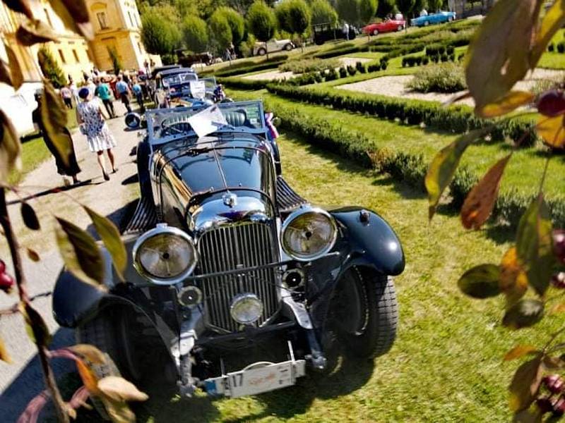 Zámek Slezské Rudoltice je fotogenické místo. To už dávno zjistil Zdeněk Caisberger, který jako pilot dronu zaznamenává krásy zámku ze všech stran.