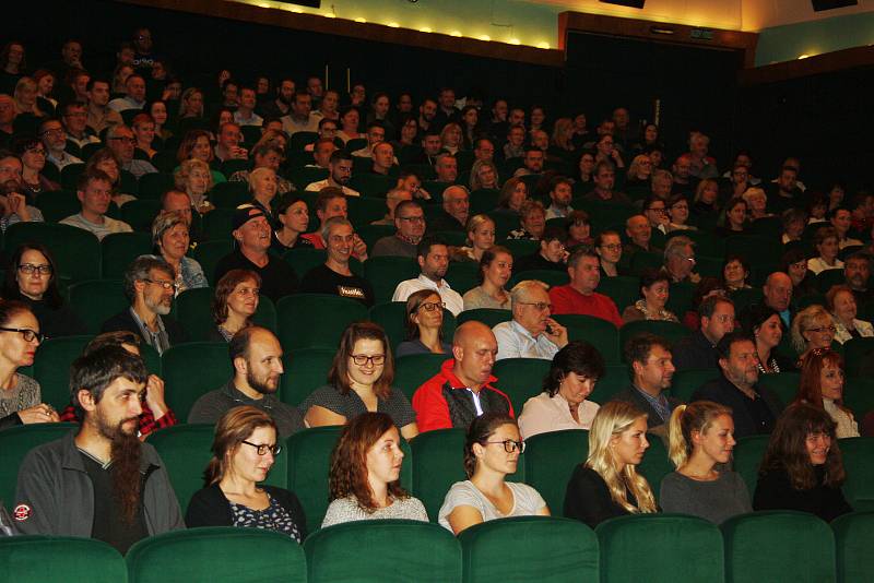 Premiéra filmu Cukr a sůl v krnovském kinu Mír. Z Krnova pochází nejen režisér Adam Martinec a kameraman David Hoffmann, ale také v hlavních rolích si zahráli Krnováci Jan Kyjak, Luboš Velička, Karel Martinec a Marek Majnuš.