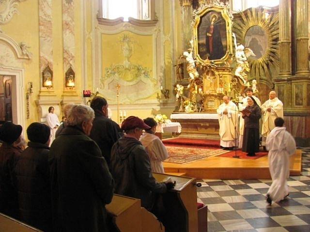 V poutním chrámu Panny Marie Sedmibolestné na Cvilíně proběhla ve středu za velkého zájmu věřících slavnostní mše. Touto bohoslužbou byla oficiálně zahájena letošní poutní sezóna.