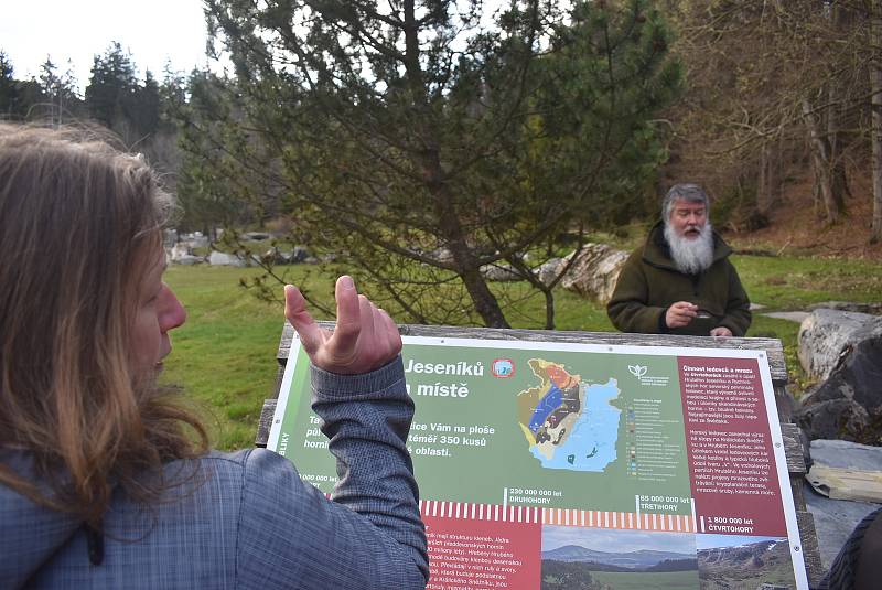 Vítání ptačího zpěvu v Karlově Studánce se zoologem Petrem Šajem.