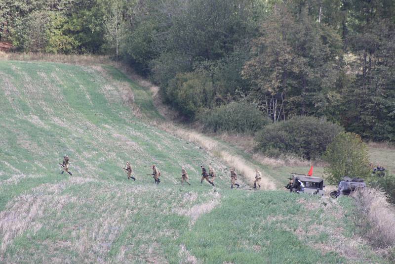 Rekonstrukce válečných operací na Osoblažsku přilákala do Liptaně přes dva tisíce diváků. Byli zvědaví především na tank T-34 a sovětskou stíhačku Jakovlev JAK-3.