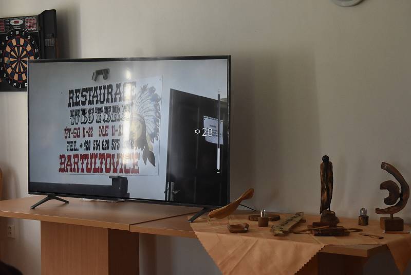 „Chalupáčské dřevěnění“ je název výstavy Petra Kruka ve Vysoké-Bartultovicích. Bude přístupná ještě 11. a 12. července 2022.