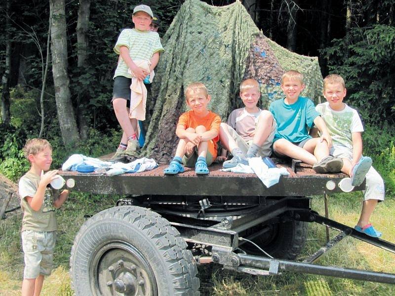 Táborníci se shodují, že se jim na táboře v Andělské Hoře moc líbí. Nevadí jim ani to, že nemají tekoucí vodu a musí ji brát z cisterny.