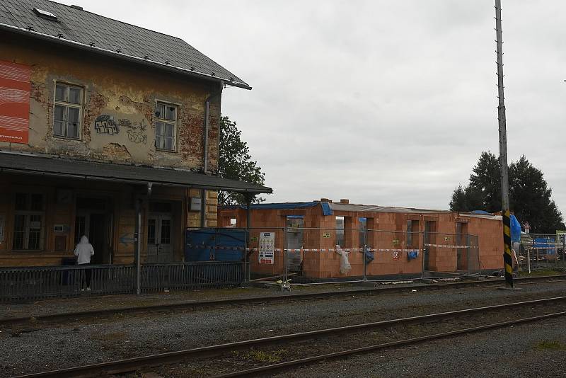 Iniciativa Zachraňme nádraží na trati Olomouc – Krnov si jako své logo zvolila nádraží v Dětřichově nad Bystřicí. Tuto budovu čeká demolice jako první.