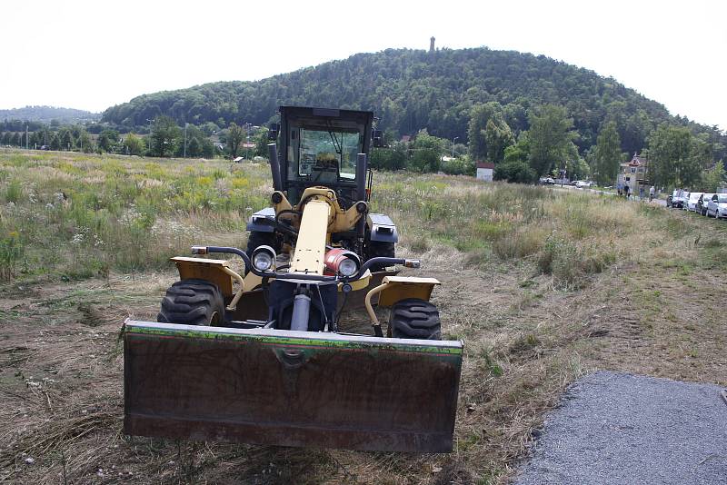 Výstavba obchvatu Krnova byla zahájena slavnostním poklepáním základního kamene.