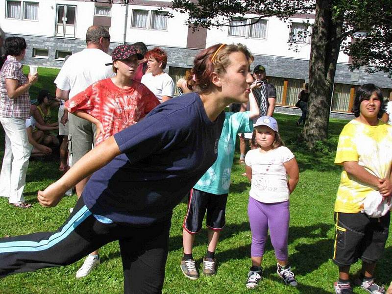 Uvařit co nejchutnější guláš, doplivnout co nejdále oříšek, zdolávat rekord v hodu vejcem dvojic nebo útočit na soupeře šlehačkou, to vše bylo možné v sobotu 14. srpna v Ludvíkově.