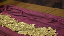 Šperk z doby bronzové, zlatý diadém, byl nalezený na poli na Opavsku. Poprvé byl představen médiím na zámku v Bruntálu 5. října 2022