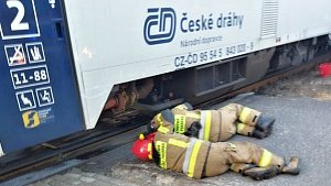Najetí vlaku Českých drah do stromu spadlého na trať v Głuchołazech, 17. března 2023