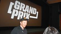 Premiéru filmové komedie Grand Prix ve vyprodaném  krnovském kině uvedl jako svůj celovečerní debut kameraman David Hofmann. Listopad 2022