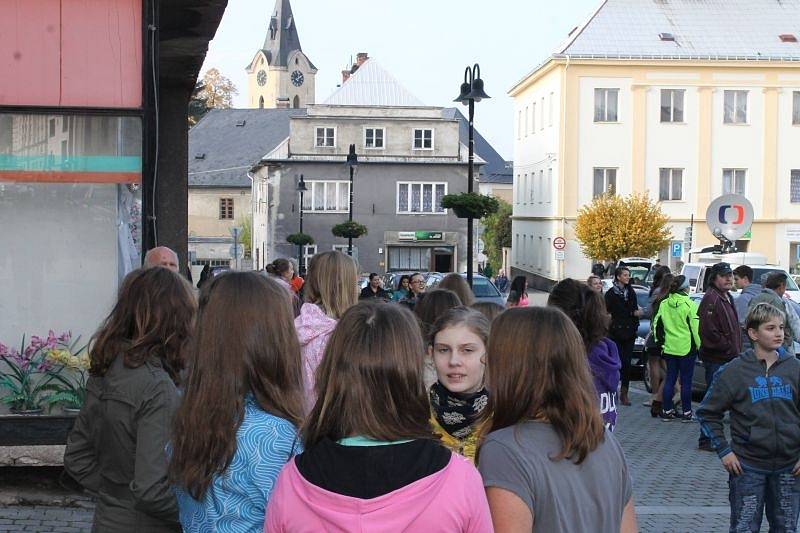 Jako vlastního syna přivítali v pondělí v Horním Benešově Camerona Forbese Kerryho, bratra šéfa americké diplomacie Johna Kerryho.